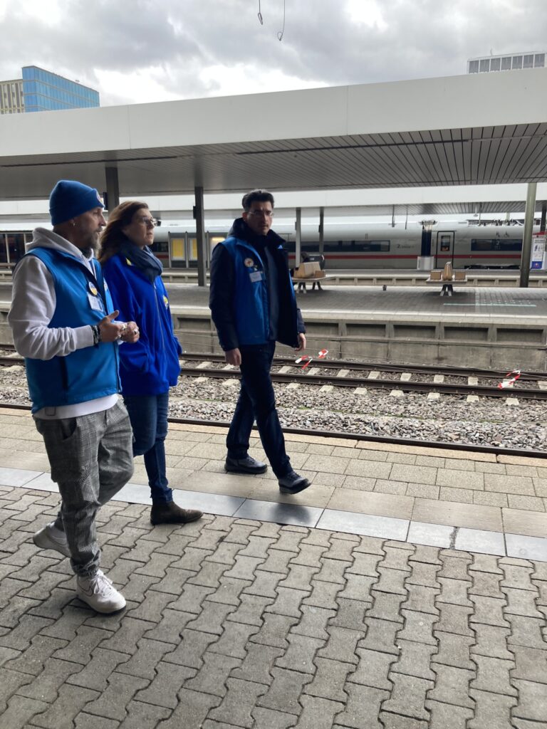 GRÜNE Landtagsabgeordnete hilft in der Mannheimer Bahnhofsmission mit